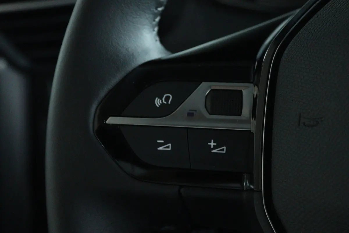 1.2 Turbo 100 Allure | Cruise Control | Camera | Navigatie | Carplay | Climate | LMV | LED