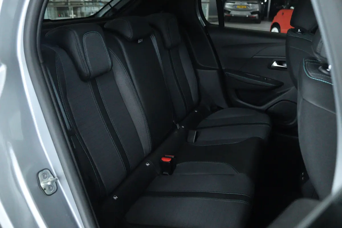 1.2 Turbo 100 Allure | Cruise Control | Camera | Navigatie | Carplay | Climate | LMV | LED