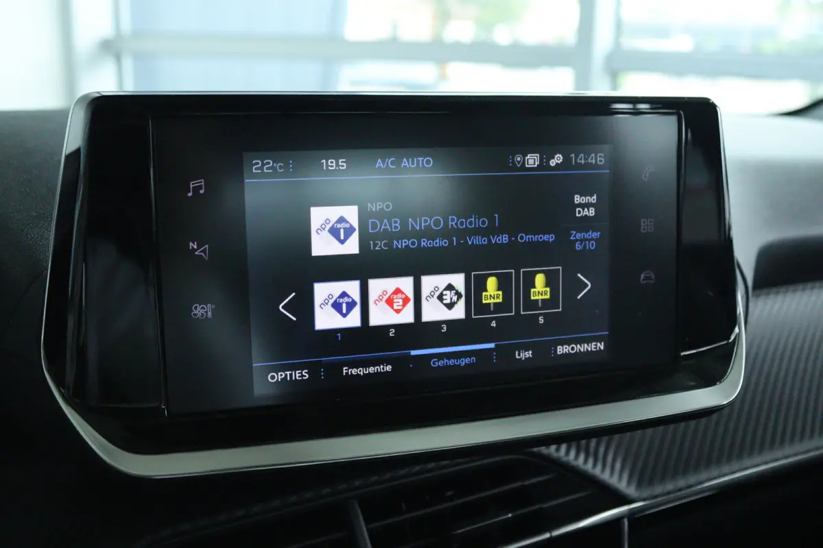 1.2 Turbo 100 Allure | Cruise Control | Camera | Navigatie | Carplay | Climate | LMV | LED