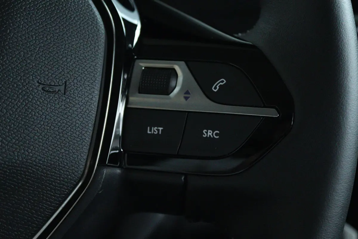 1.2 Turbo 100 Allure | Cruise Control | Camera | Navigatie | Carplay | Climate | LMV | LED