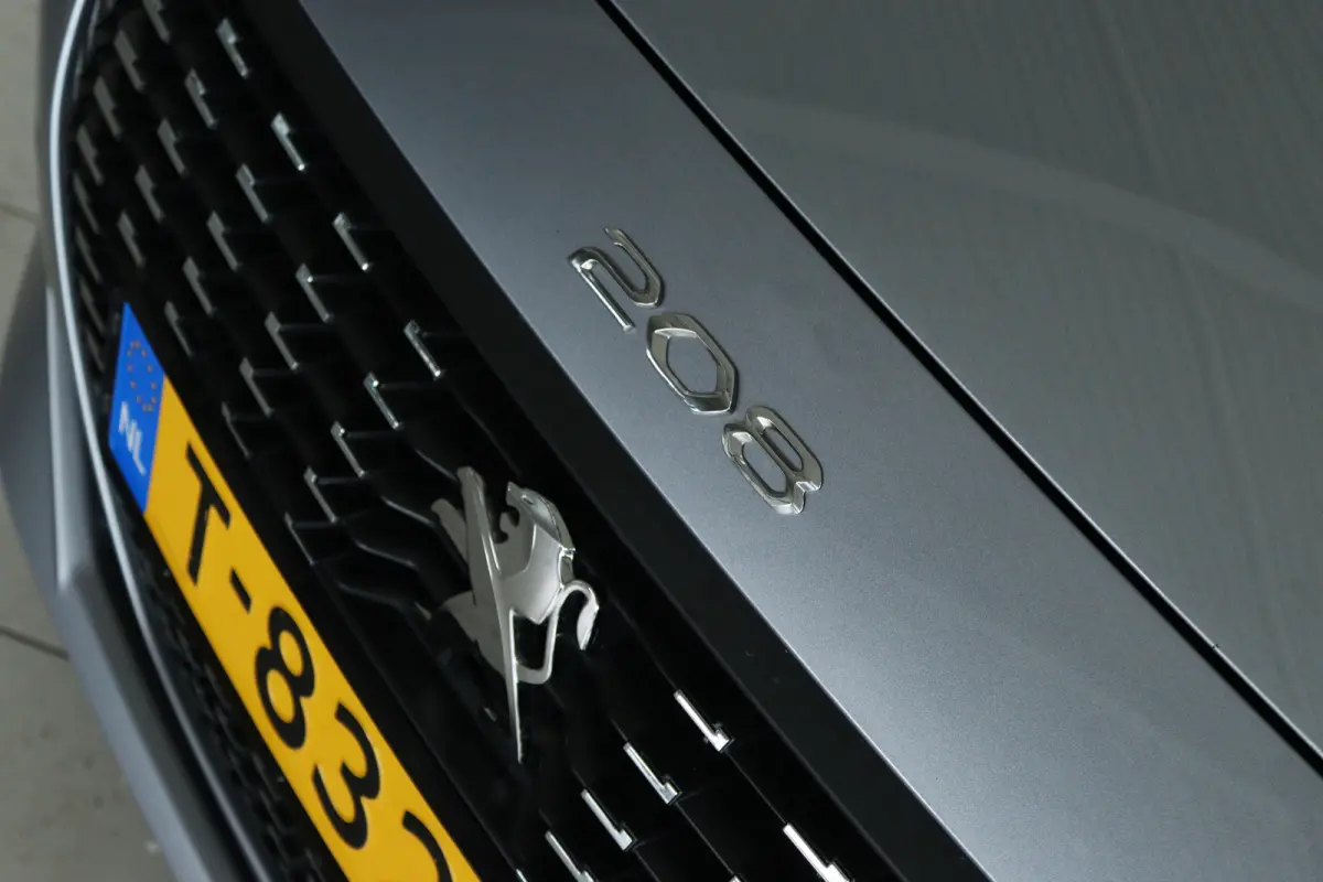 1.2 Turbo 100 Allure | Cruise Control | Camera | Navigatie | Carplay | Climate | LMV | LED