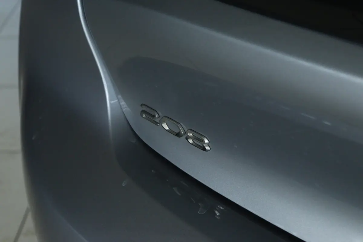 1.2 Turbo 100 Allure | Cruise Control | Camera | Navigatie | Carplay | Climate | LMV | LED