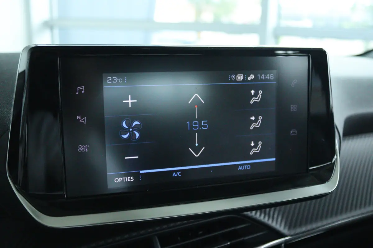 1.2 Turbo 100 Allure | Cruise Control | Camera | Navigatie | Carplay | Climate | LMV | LED