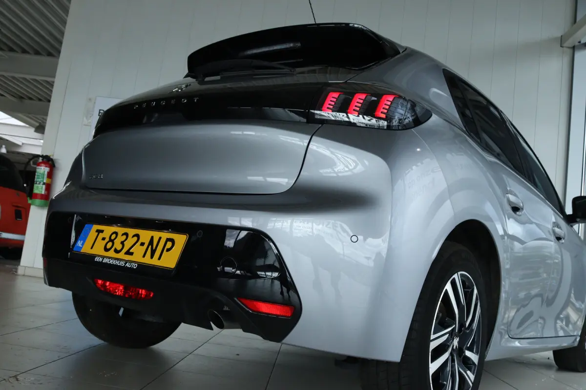 1.2 Turbo 100 Allure | Cruise Control | Camera | Navigatie | Carplay | Climate | LMV | LED