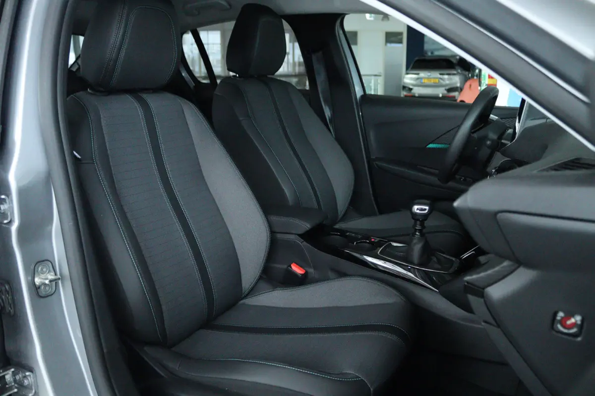 1.2 Turbo 100 Allure | Cruise Control | Camera | Navigatie | Carplay | Climate | LMV | LED