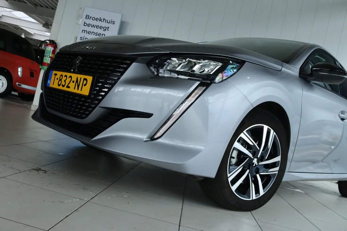1.2 Turbo 100 Allure | Cruise Control | Camera | Navigatie | Carplay | Climate | LMV | LED