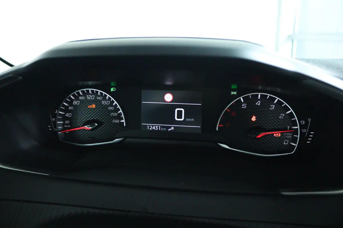 1.2 Turbo 100 Allure | Cruise Control | Camera | Navigatie | Carplay | Climate | LMV | LED
