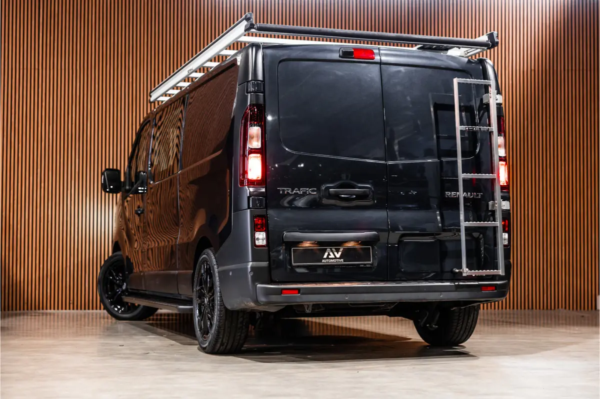 2.0 L2H1 150 PK DC | Dubbel cabine | 6-Zitter | Navigatie | Dodehoek | Camera | Trekhaak | CarPlay | Nieuwe APK | Trekhaak | Imperiaal | PDC V+A