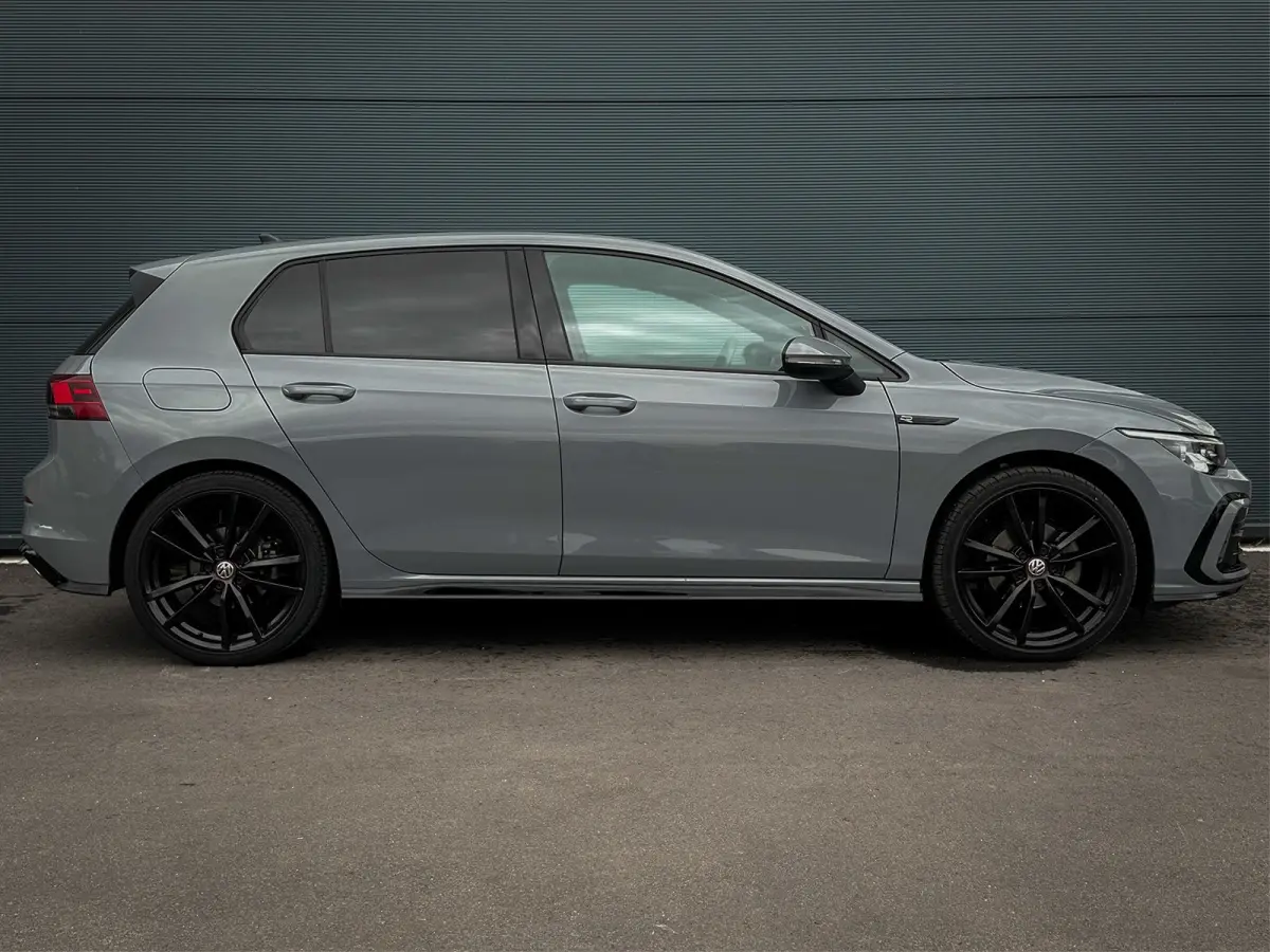 1.5 eTSI R-Line Business, IQ Lights, ACC Travel assist, Carplay, 19'' Velgen