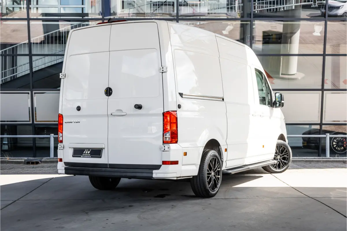 35 2.0 TDI 177 PK L3H3 | Bi-Xenon | CarPlay | Camera | Navigatie | Cruise control | DAB | Betimmering | PDC | Dealer onderhouden | Nieuwe APK | Euro 6