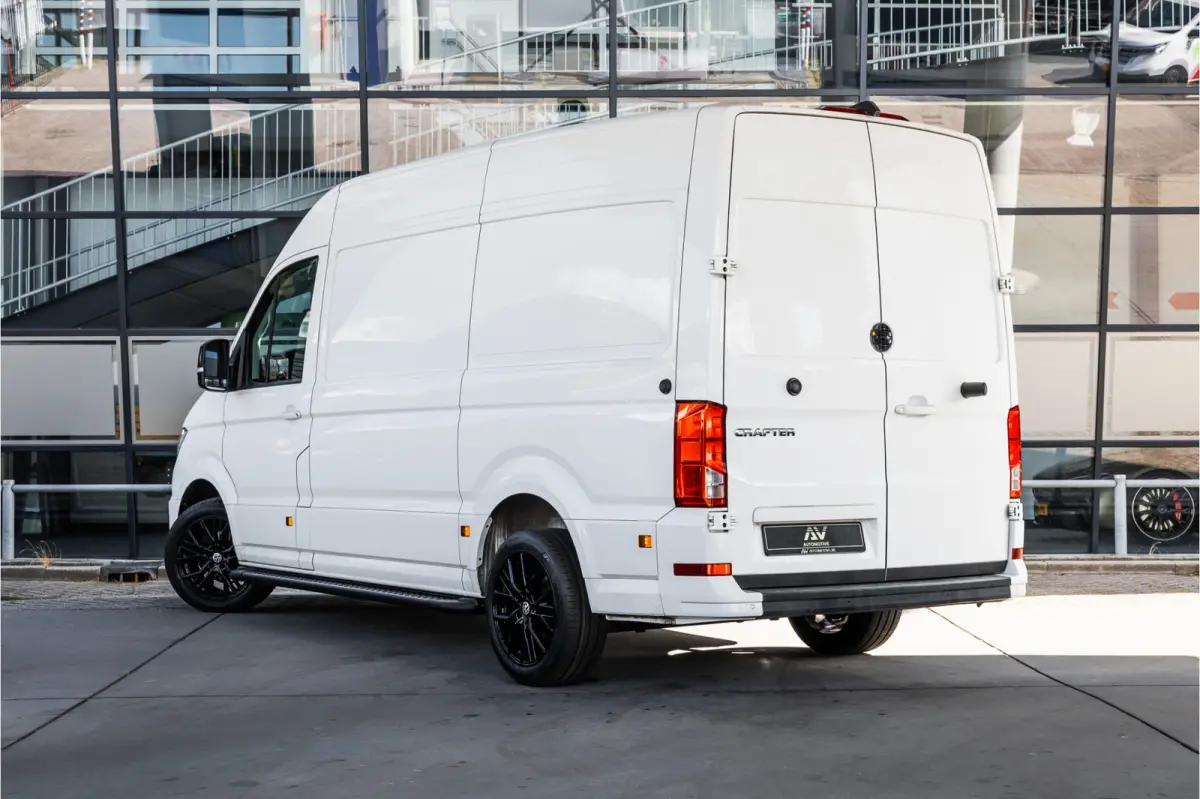 35 2.0 TDI 177 PK L3H3 | Bi-Xenon | CarPlay | Camera | Navigatie | Cruise control | DAB | Betimmering | PDC | Dealer onderhouden | Nieuwe APK | Euro 6