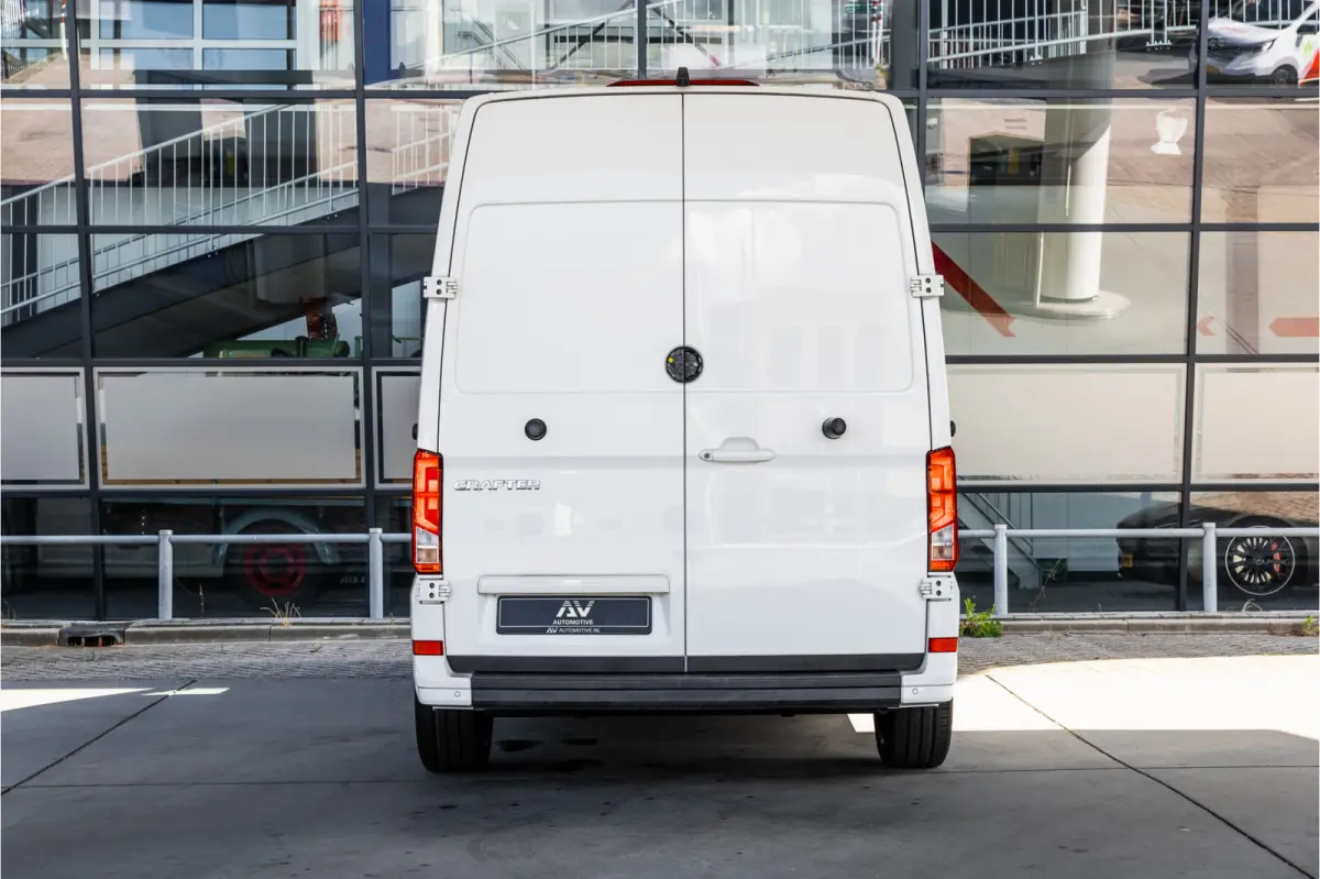 35 2.0 TDI 177 PK L3H3 | Bi-Xenon | CarPlay | Camera | Navigatie | Cruise control | DAB | Betimmering | PDC | Dealer onderhouden | Nieuwe APK | Euro 6