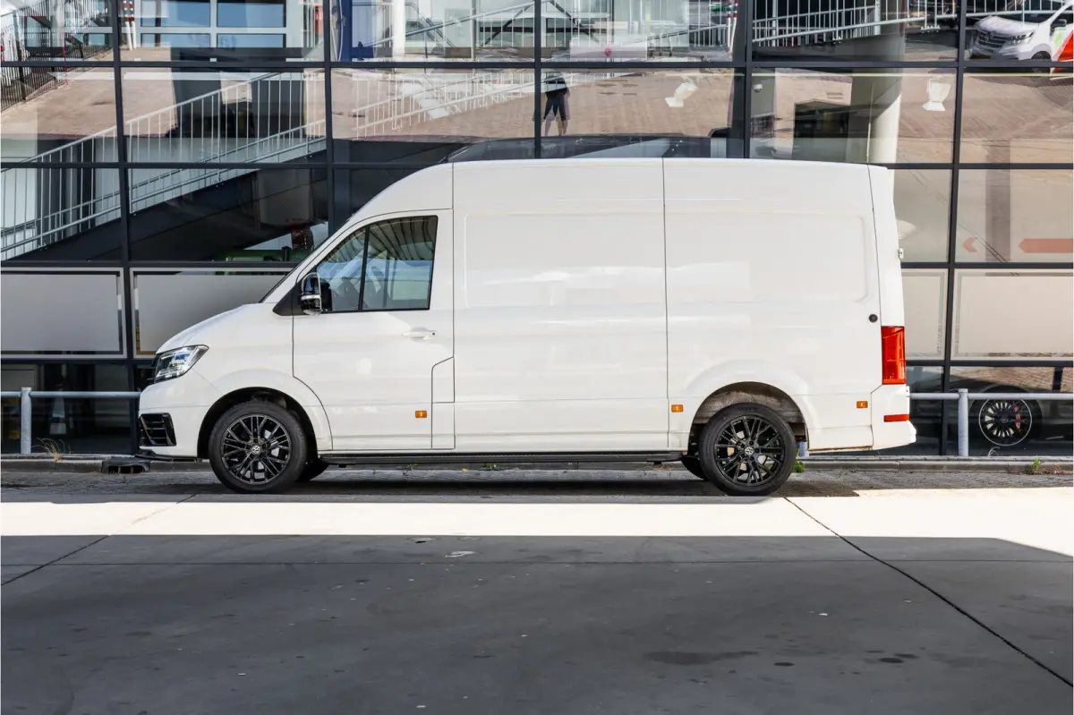 35 2.0 TDI 177 PK L3H3 | Bi-Xenon | CarPlay | Camera | Navigatie | Cruise control | DAB | Betimmering | PDC | Dealer onderhouden | Nieuwe APK | Euro 6