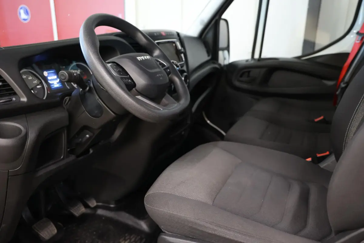 35C16 3.0 BAKWAGEN MEUBELBAK MET LAADKLEP ZIJDEUR