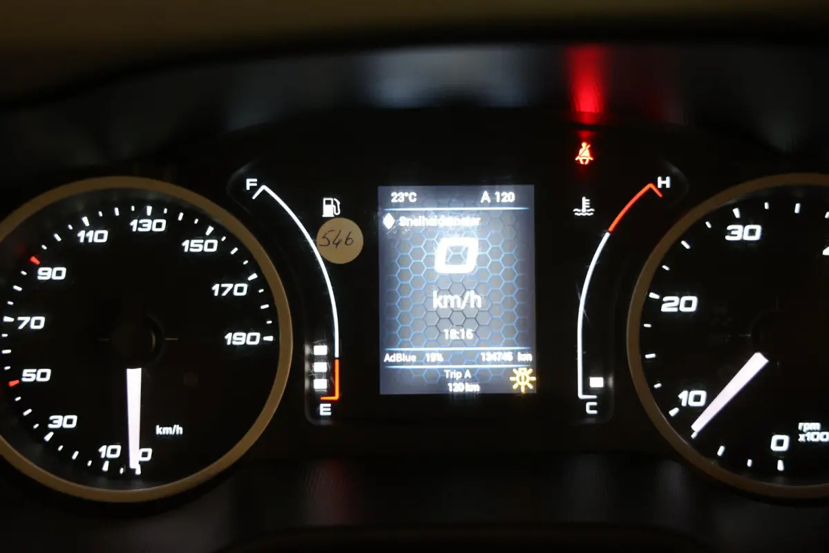 35C16 3.0 BAKWAGEN MEUBELBAK MET LAADKLEP ZIJDEUR