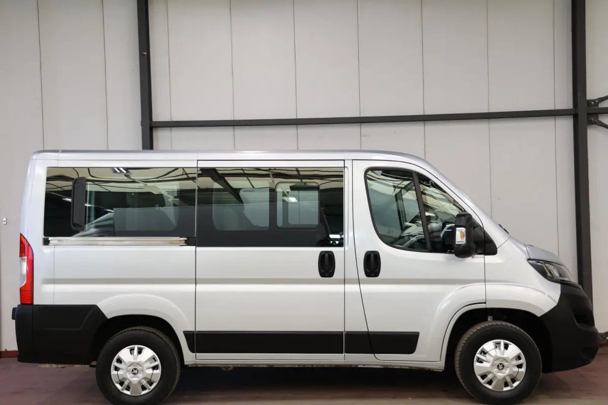 141 PK PERSONENBUS 9 PERSOONS