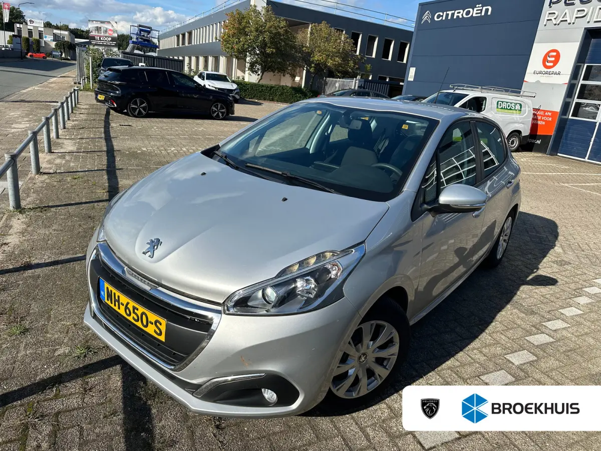 1.2 PureTech Blue Lion | Navigatie | Trekhaak | 1e eigenaar | Dealer Onderhouden | | Achterbank in delen neerklapbaar | Airco | Apple Carplay/Android Auto|telefoonintegratie premium