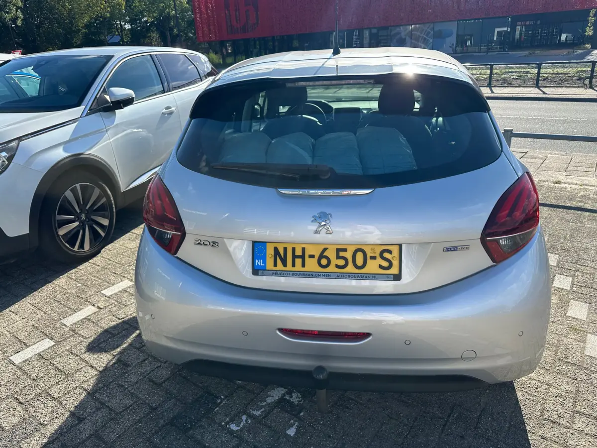 1.2 PureTech Blue Lion | Navigatie | Trekhaak | 1e eigenaar | Dealer Onderhouden | | Achterbank in delen neerklapbaar | Airco | Apple Carplay/Android Auto|telefoonintegratie premium