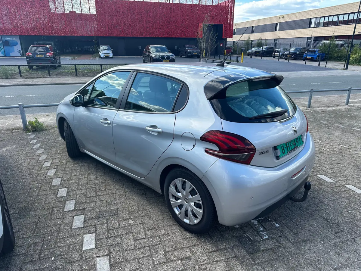 1.2 PureTech Blue Lion | Navigatie | Trekhaak | 1e eigenaar | Dealer Onderhouden | | Achterbank in delen neerklapbaar | Airco | Apple Carplay/Android Auto|telefoonintegratie premium