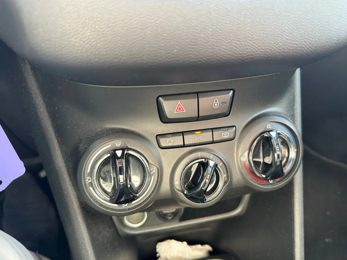 1.2 PureTech Blue Lion | Navigatie | Trekhaak | 1e eigenaar | Dealer Onderhouden | | Achterbank in delen neerklapbaar | Airco | Apple Carplay/Android Auto|telefoonintegratie premium