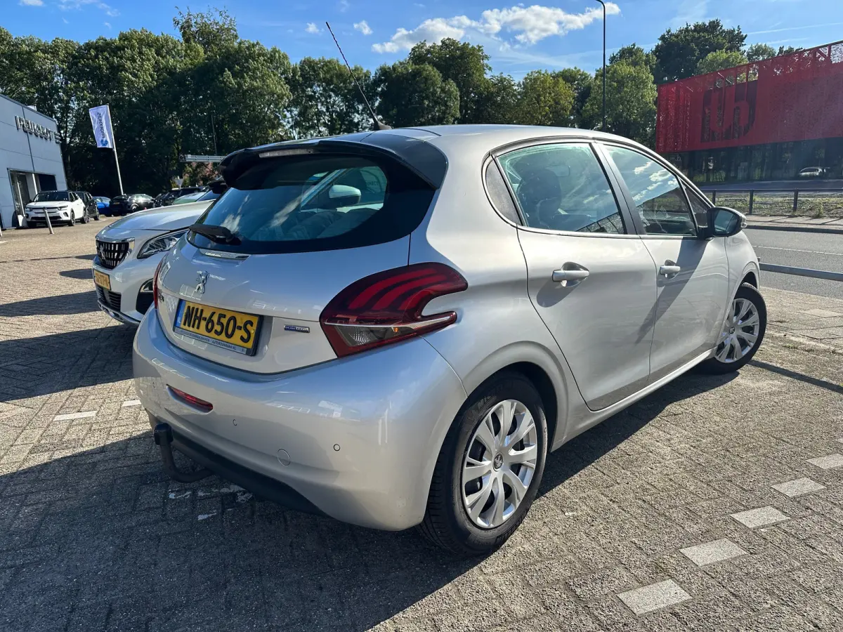 1.2 PureTech Blue Lion | Navigatie | Trekhaak | 1e eigenaar | Dealer Onderhouden | | Achterbank in delen neerklapbaar | Airco | Apple Carplay/Android Auto|telefoonintegratie premium