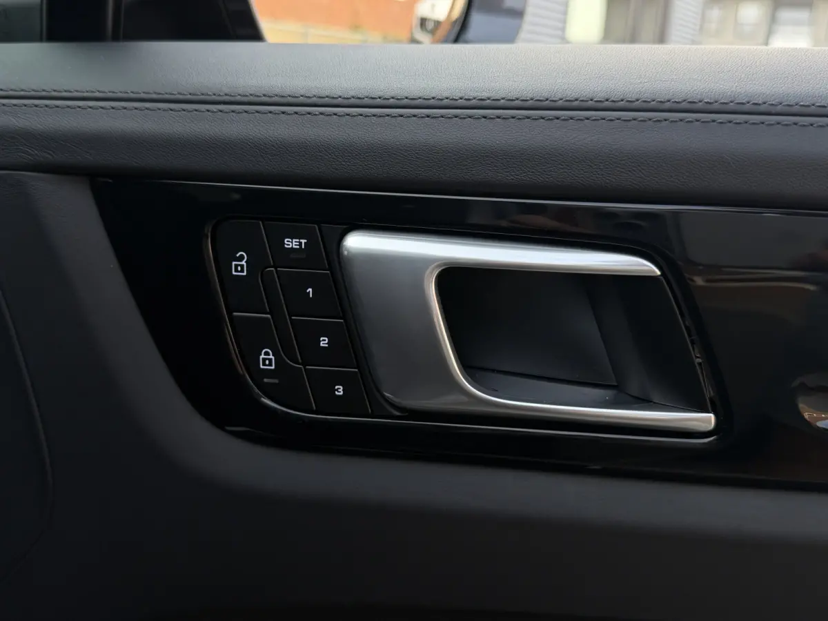 3.0 E-Hybrid I PHEV I Sport-Design Pakket I Pano.dak I Carplay I 42000 km