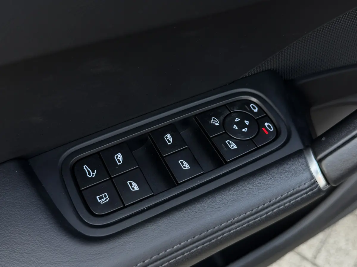3.0 E-Hybrid I PHEV I Sport-Design Pakket I Pano.dak I Carplay I 42000 km