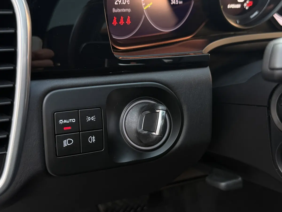 3.0 E-Hybrid I PHEV I Sport-Design Pakket I Pano.dak I Carplay I 42000 km