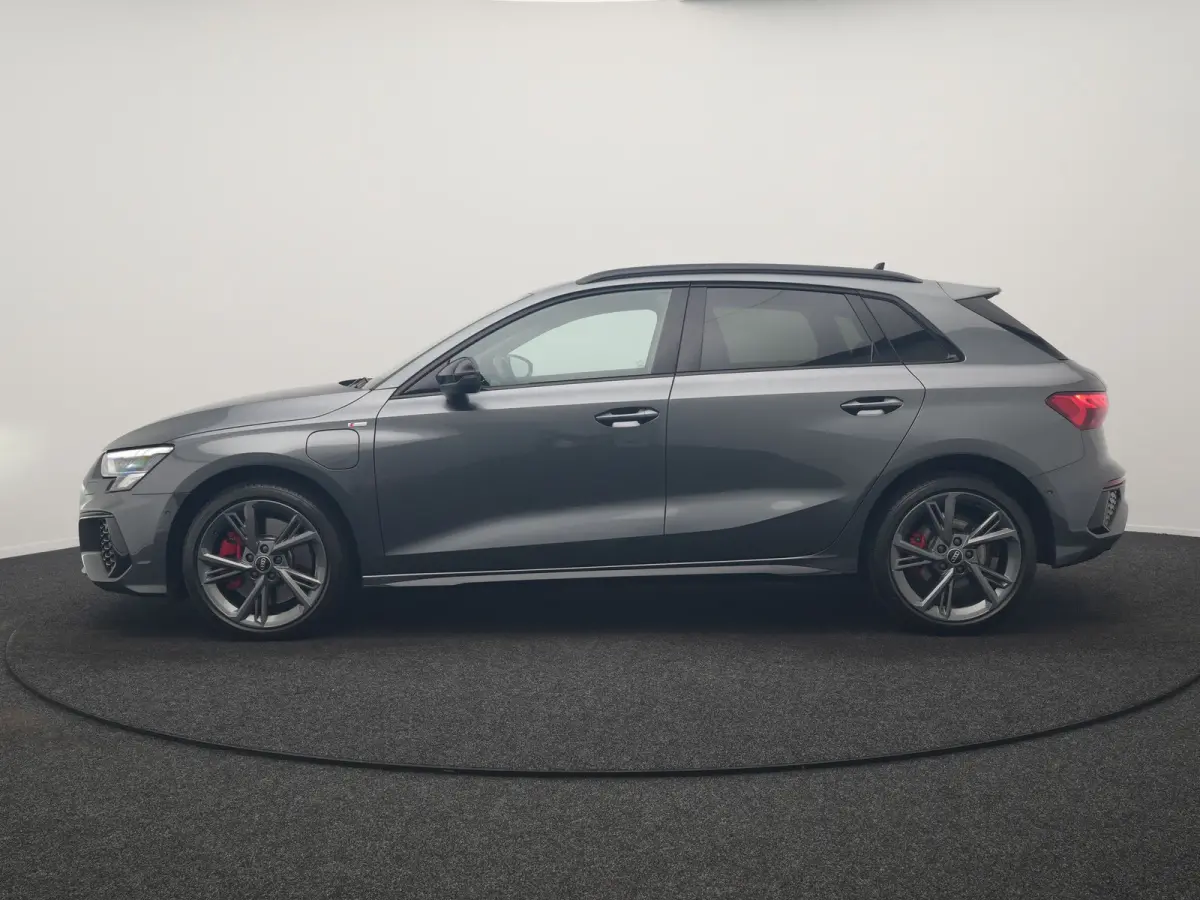 45 TFSI e S Line PHEV 245pk Dealer O.H. | Adaptive Cruise | Camera | Sportstoelen Verwarmd | Apple Carplay | Blis | Navigatie | DAB | Virtual | 18" L.M