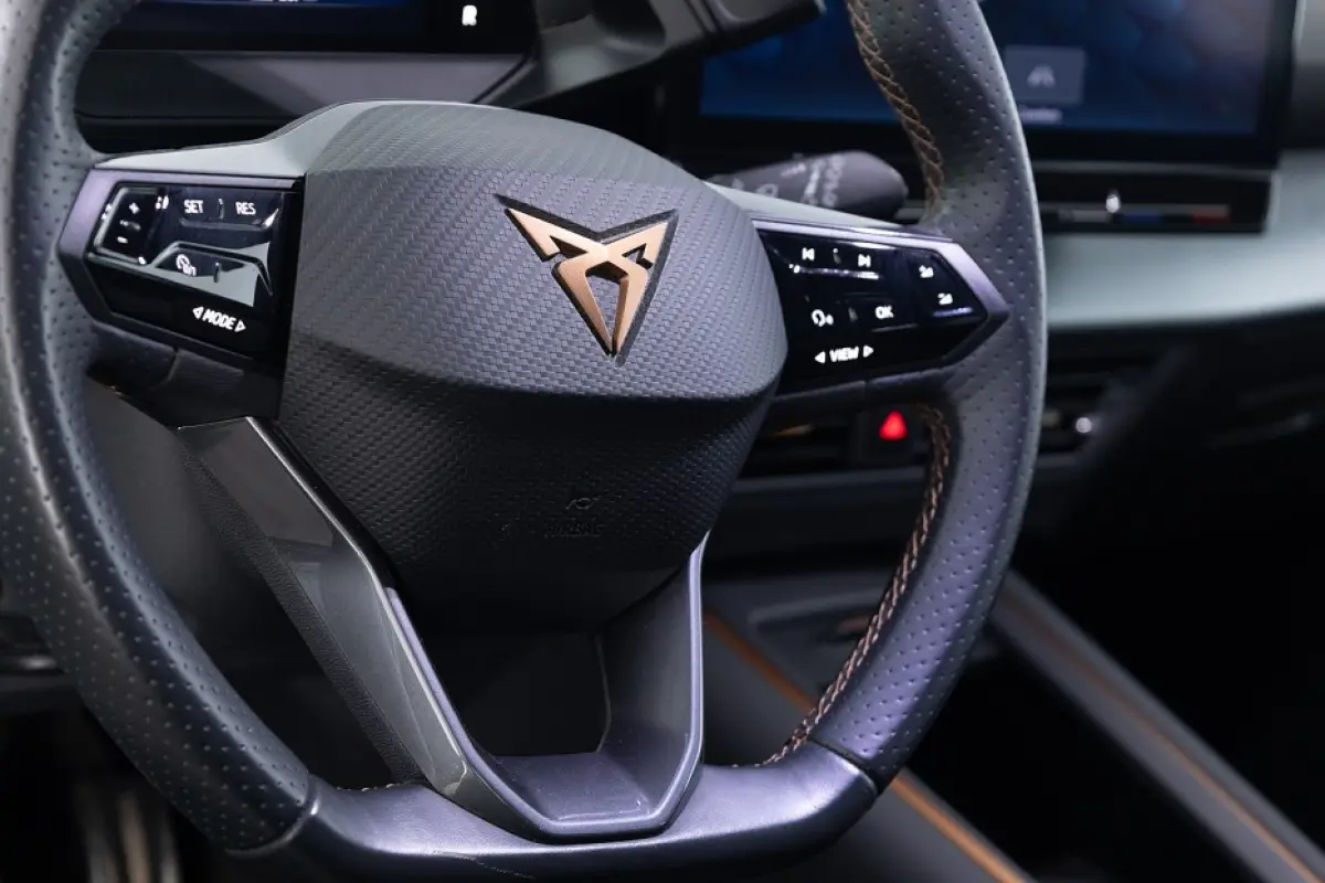 Adrenalin 62 kWh | NAVI | Full LED | ECC | VELGEN | SOH 93,88% | !