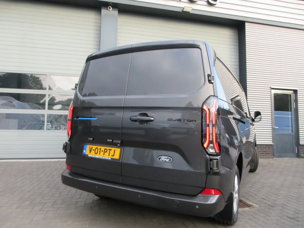 Cust. 340 L2 Limited, 71kWh, 218pk, Carplay, Camera, Stoelverwarming.