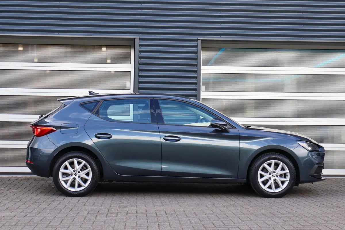 1.0 TSI 110pk Style | All Seasonbanden | Parkeersensoren Achter | Apple CarPlay/ Android Auto | Airco Automatische | Cruise Control