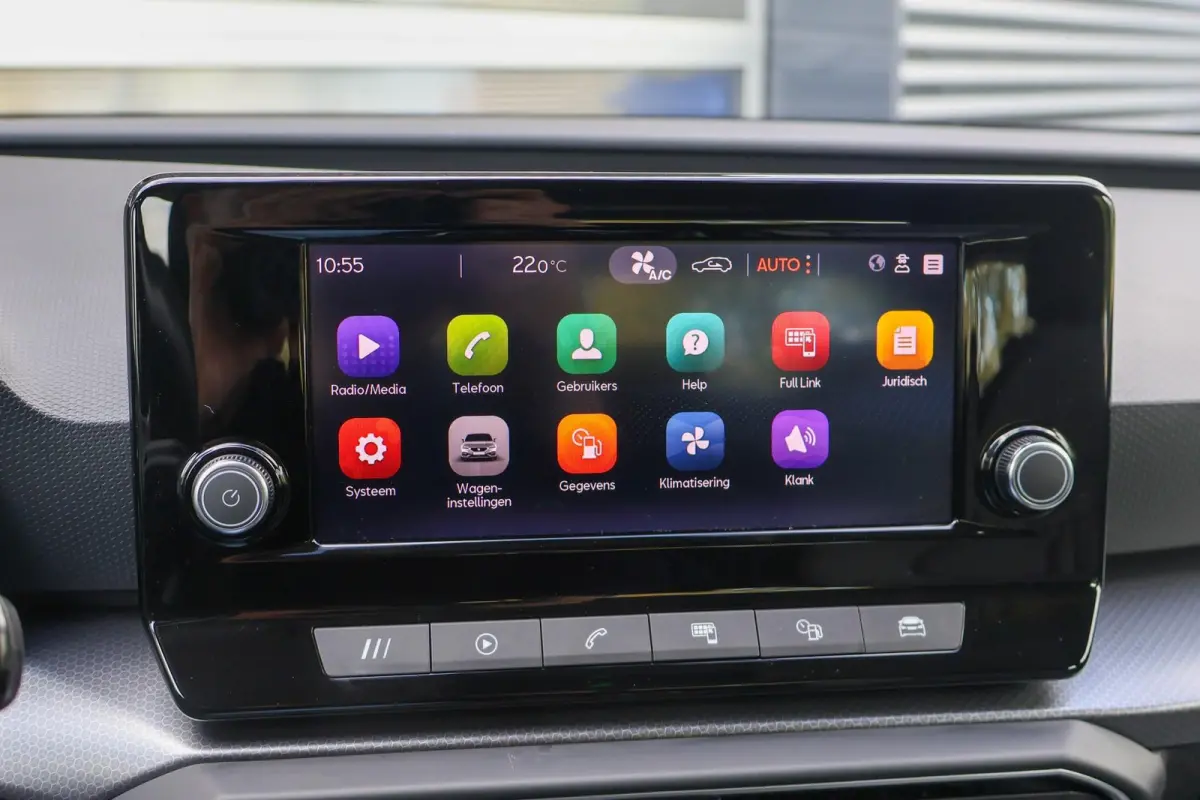 1.0 TSI 110pk Style | All Seasonbanden | Parkeersensoren Achter | Apple CarPlay/ Android Auto | Airco Automatische | Cruise Control