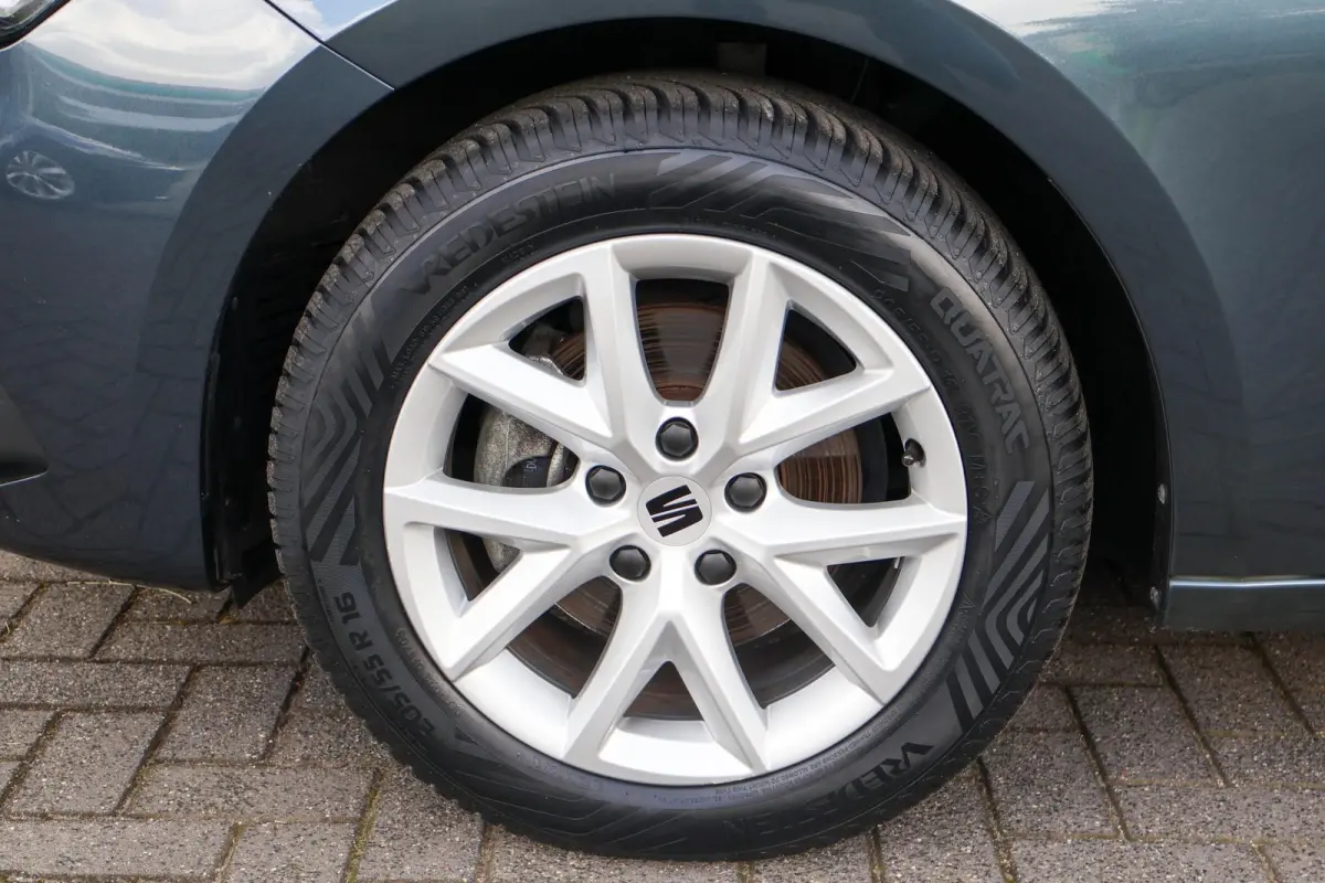 1.0 TSI 110pk Style | All Seasonbanden | Parkeersensoren Achter | Apple CarPlay/ Android Auto | Airco Automatische | Cruise Control