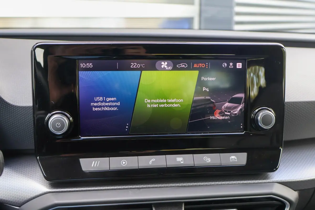 1.0 TSI 110pk Style | All Seasonbanden | Parkeersensoren Achter | Apple CarPlay/ Android Auto | Airco Automatische | Cruise Control