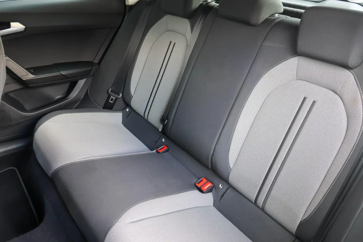 1.0 TSI 110pk Style | All Seasonbanden | Parkeersensoren Achter | Apple CarPlay/ Android Auto | Airco Automatische | Cruise Control