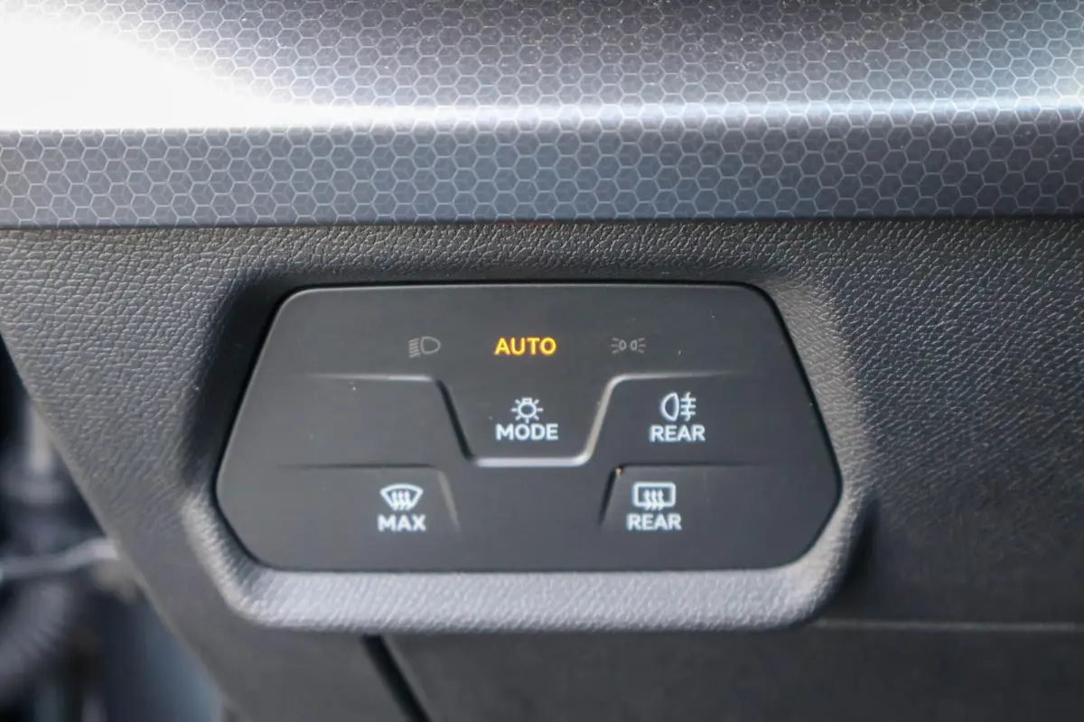 1.0 TSI 110pk Style | All Seasonbanden | Parkeersensoren Achter | Apple CarPlay/ Android Auto | Airco Automatische | Cruise Control