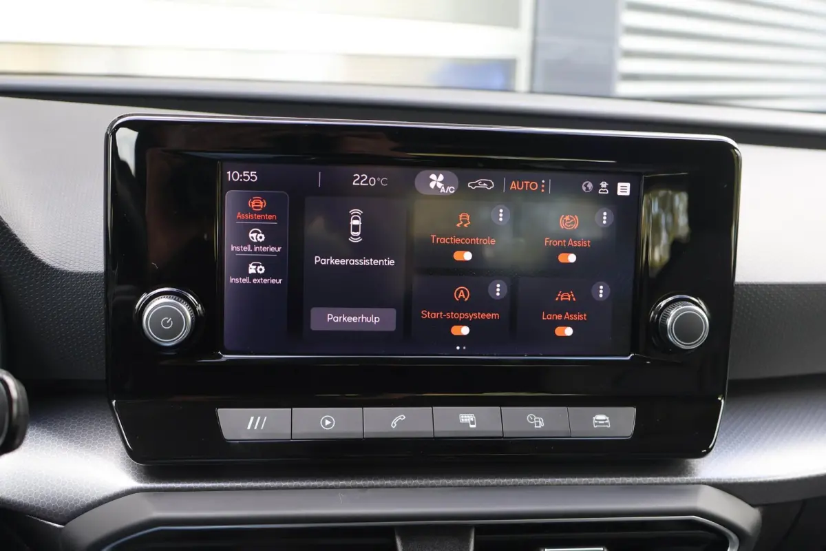 1.0 TSI 110pk Style | All Seasonbanden | Parkeersensoren Achter | Apple CarPlay/ Android Auto | Airco Automatische | Cruise Control