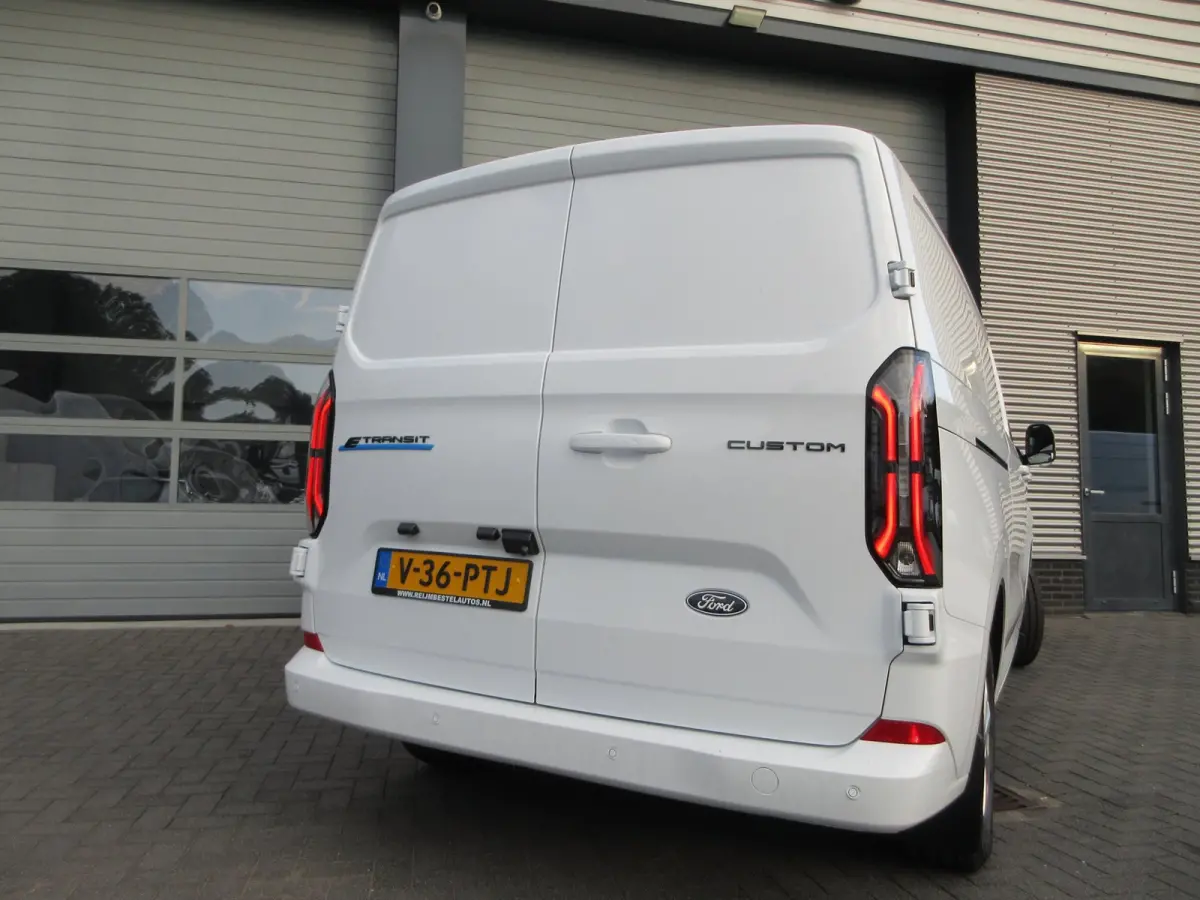 Cust. 340 L2, Limited, 71kWh, 218pk, Carplay, Camera, 3-Zits, Stoelverwarming.