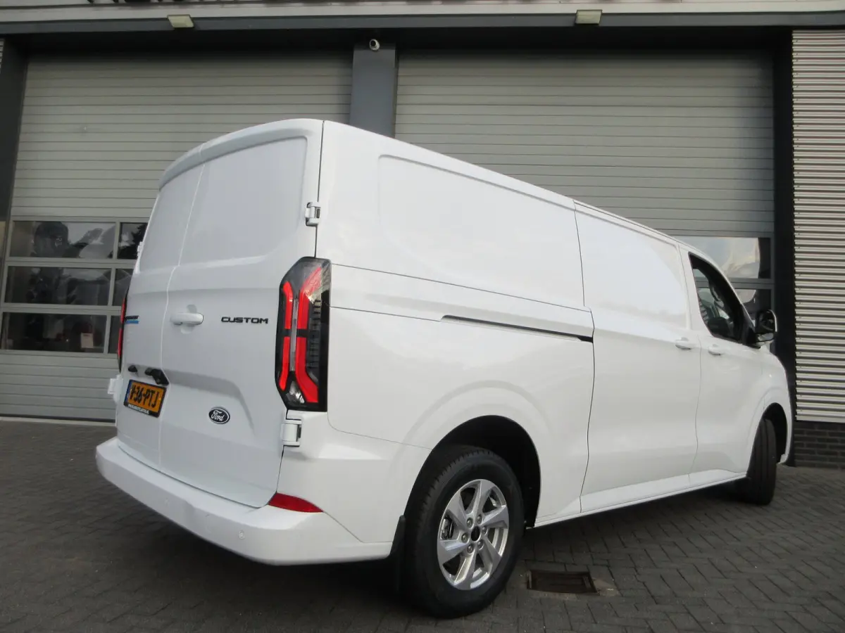 Cust. 340 L2, Limited, 71kWh, 218pk, Carplay, Camera, 3-Zits, Stoelverwarming.