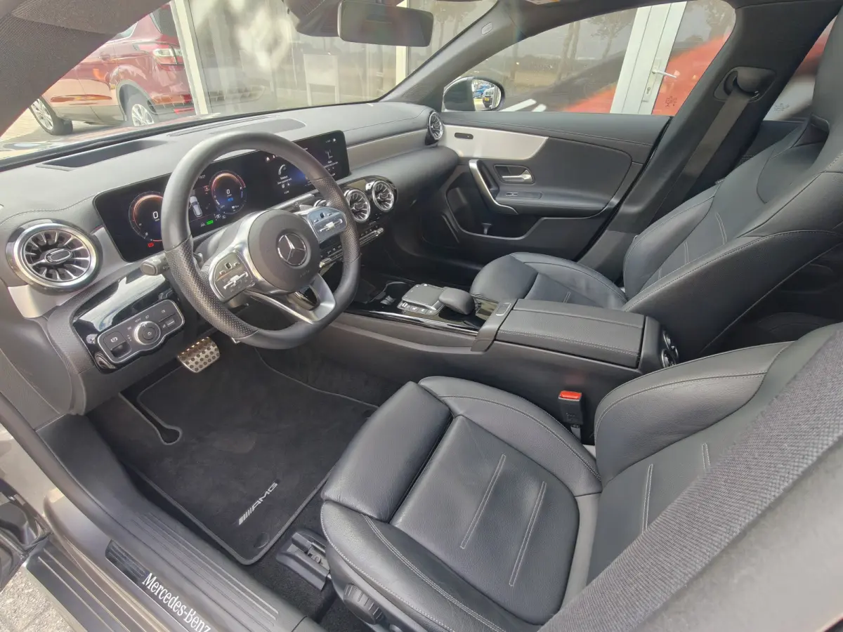 250 E Premium Plus / 360 Camera / Pano / Adap. Cruise. / Keyless /