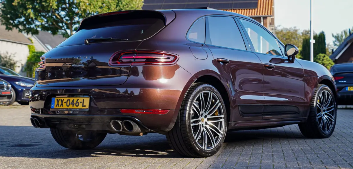 3.6 Turbo Exclusive Performance Edition 441PK | Dealer onderhouden | Mahagoni Metallic | Sport uitlaat | ACC | Pano