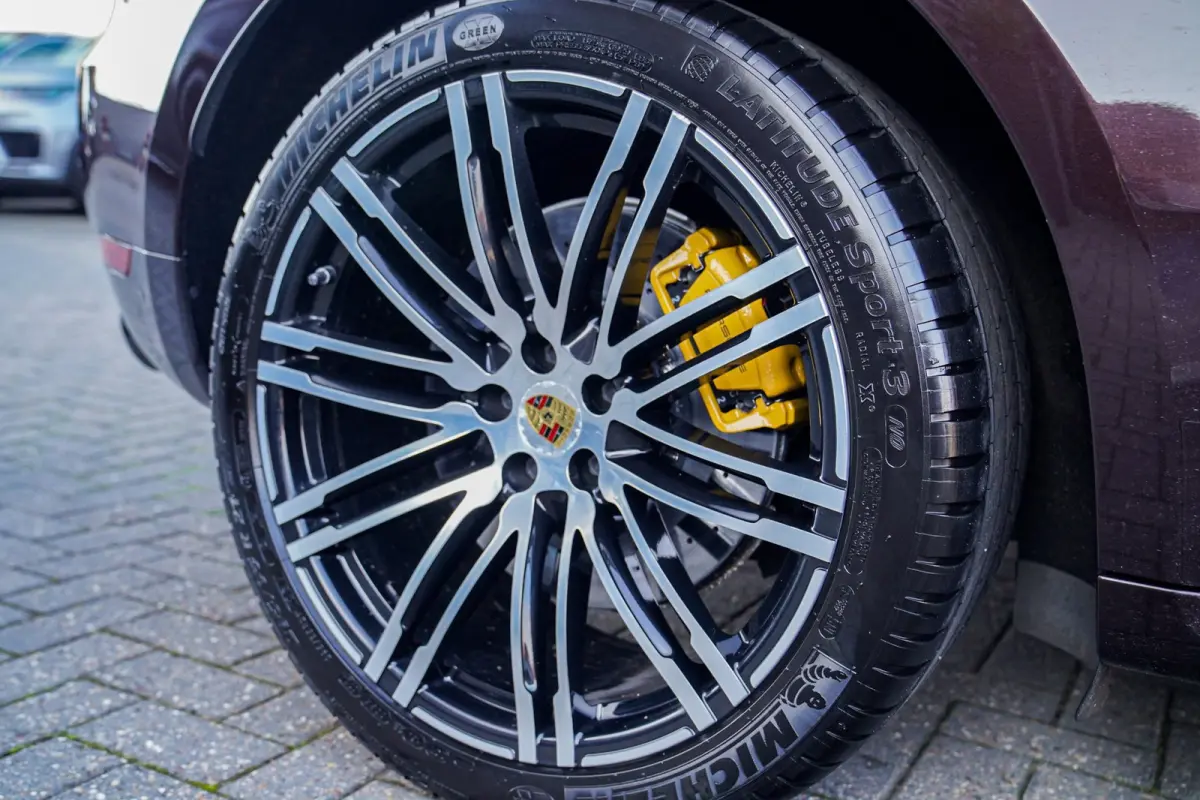 3.6 Turbo Exclusive Performance Edition 441PK | Dealer onderhouden | Mahagoni Metallic | Sport uitlaat | ACC | Pano
