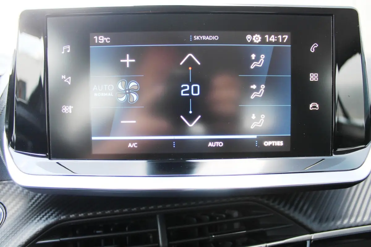 1.2 PureTech Allure | 3D cockpit | Camera | Carplay | Clima