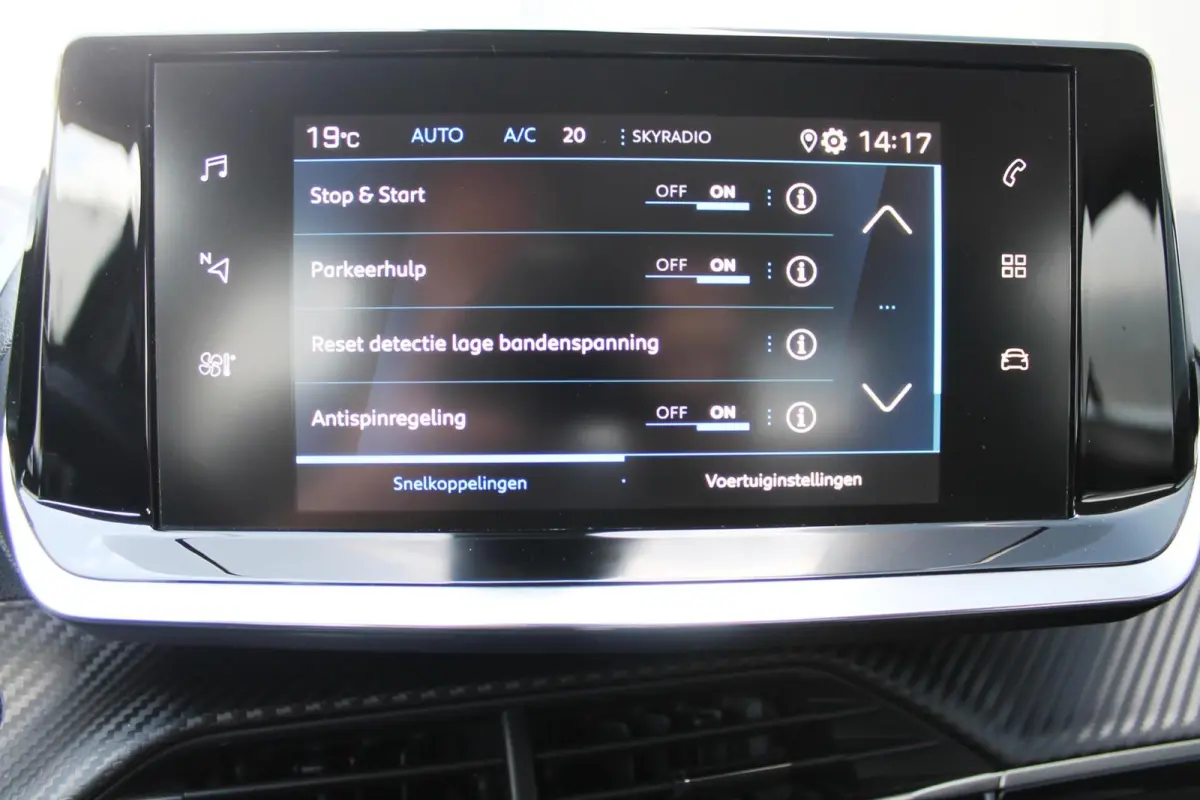 1.2 PureTech Allure | 3D cockpit | Camera | Carplay | Clima
