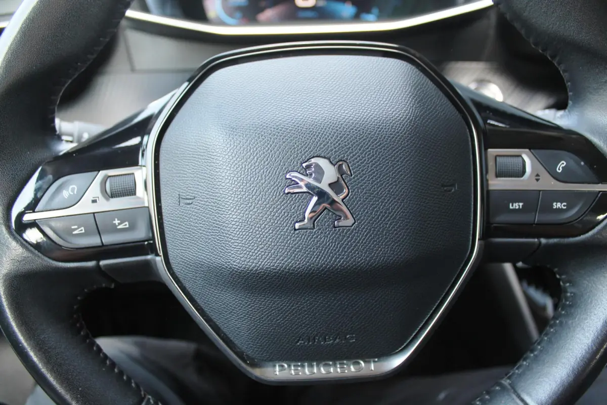 1.2 PureTech Allure | 3D cockpit | Camera | Carplay | Clima