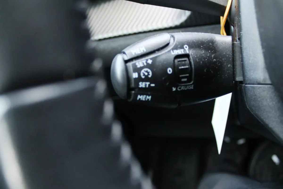 1.2 PureTech Allure | 3D cockpit | Camera | Carplay | Clima