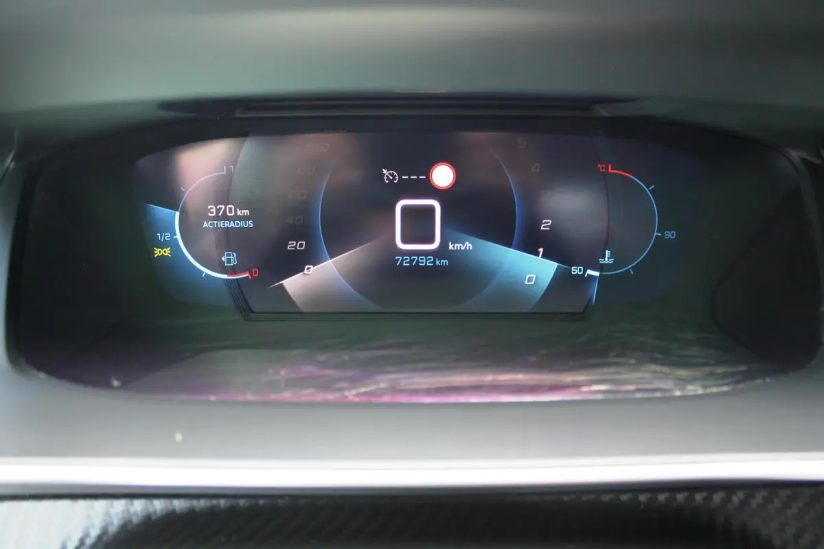 1.2 PureTech Allure | 3D cockpit | Camera | Carplay | Clima