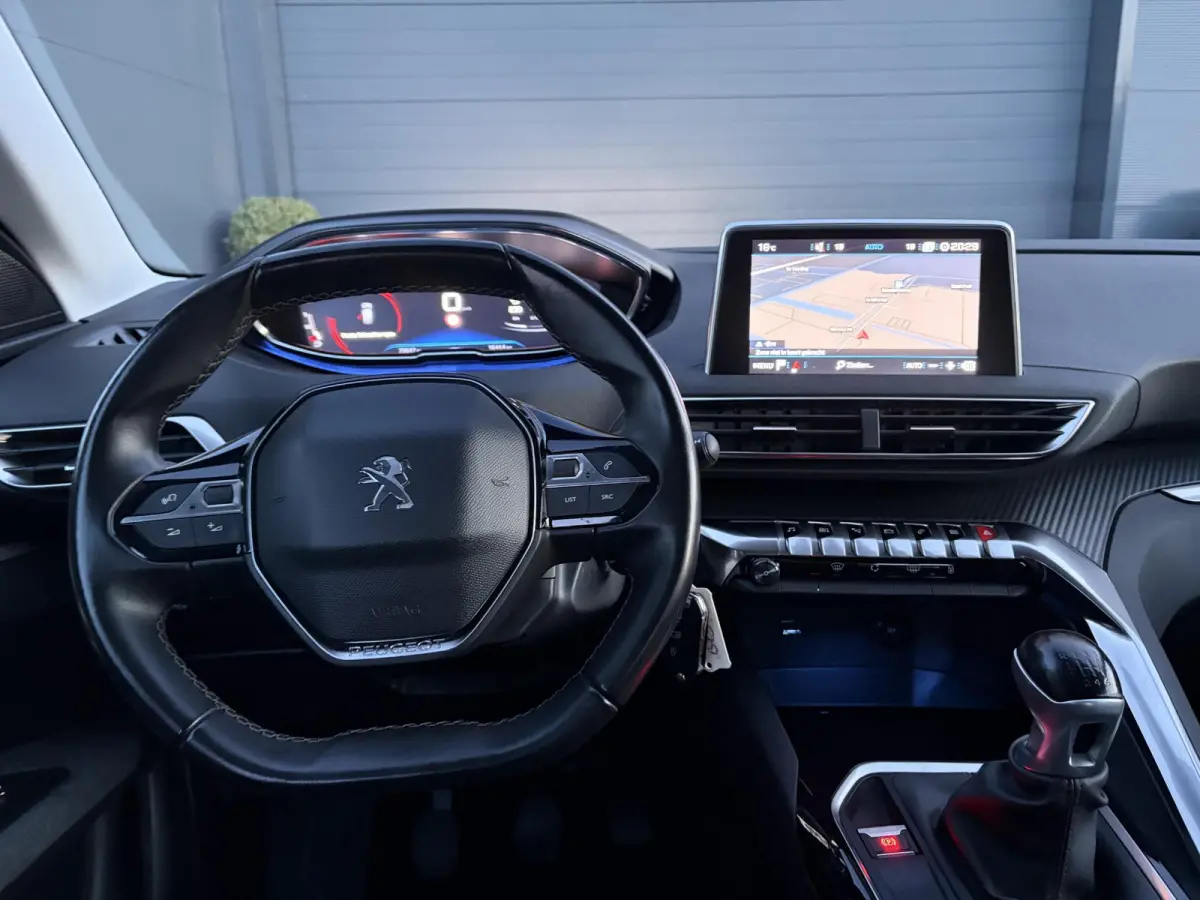 1.2 PureTech Active ✓D-riem vv in 2023✓360° Camera✓Carplay✓Navi✓131pk✓Clima✓Cruise✓Trekhaak✓Bj 11-2019✓Lm velgen✓6 Bak✓Pdc✓N.A.P✓Apk tot 06-2027