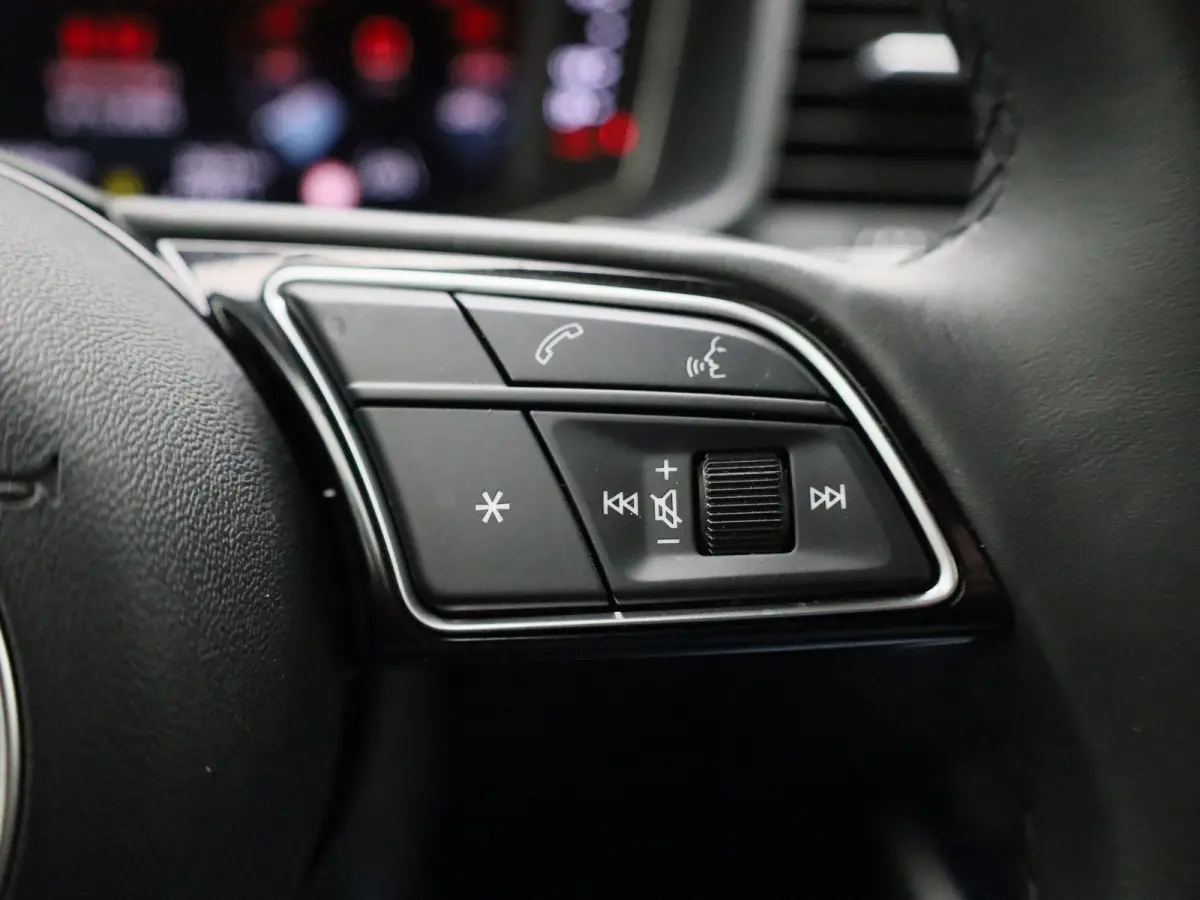 30 TFSI S edition 116 PK | S-line | Automaat | Camera | Apple Carplay | Android Auto | Cruise Control | Climate Control | Keyless | Sfeerverlichting | Lichtmetalen velgen |